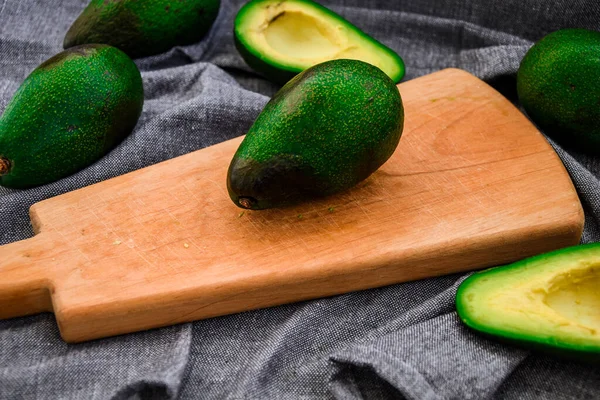 Helft Verse Avocado Rijpe Avocado Snijd Avocado Met Bot Rijp — Stockfoto