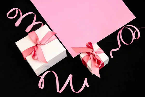 Coffrets Cadeaux Avec Ruban Rose Sur Fond Rose Noir Concept — Photo