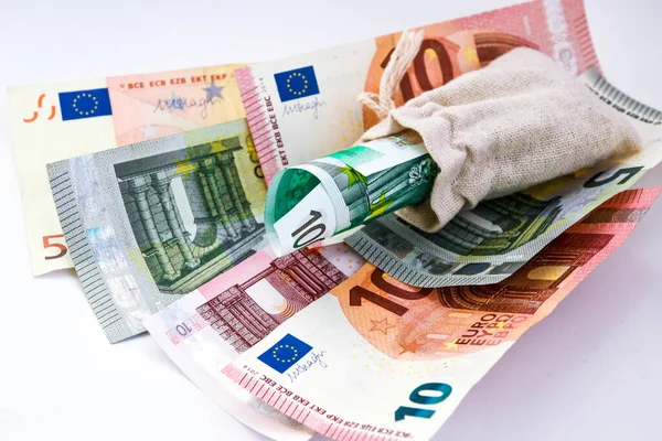 Fehér Alapon Elszigetelt Eurobankjegyekkel Teli Táska Eurobag Pénzeszsák Eurobankjegyek — Stock Fotó