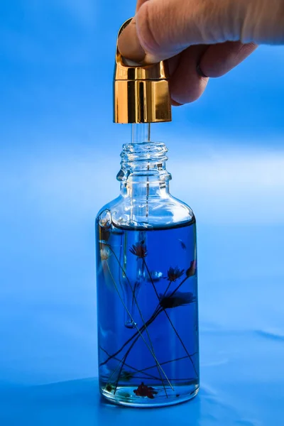 Bottle Mock Vetro Dropper Goccia Oleosa Cade Dalla Pipetta Cosmetica — Foto Stock