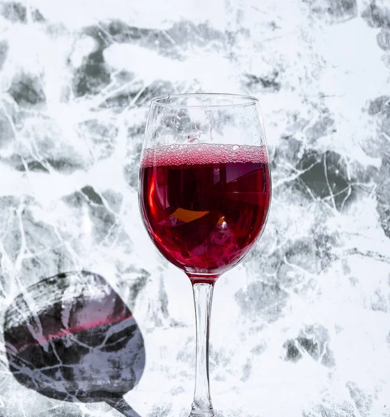 Κόκκινο Ποτήρι Κρασιού Μαρμάρινο Φόντο Αντίγραφο Χώρου Πόσιμο Αλκοόλ — Φωτογραφία Αρχείου