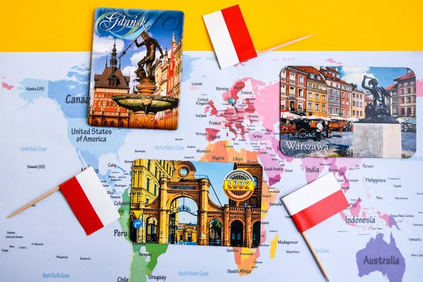Польша Путешествия Назначения Польский Флаг Магниты Варшавы Гданьск Лодзь Карта — стоковое фото