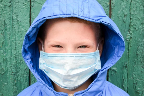 Niños Edad Escolar Con Máscaras Médicas Retrato Del Niño Edad — Foto de Stock