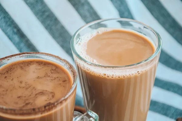 Ijskoffie Met Melk Hoge Glazen Bekers Lekkere Frappe Koffie Latte — Stockfoto