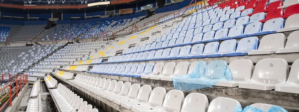 Stadyum Koltukları Yedek Kulübeleri Olası Durum Nedeniyle Boş — Stok fotoğraf