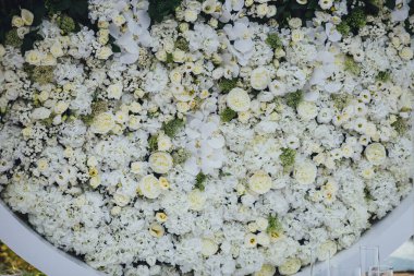 Beyaz çiçeklerin düğün arka planı