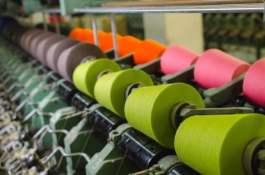 Bir tekstil fabrikasında makine iplik Tekstil Sanayi-