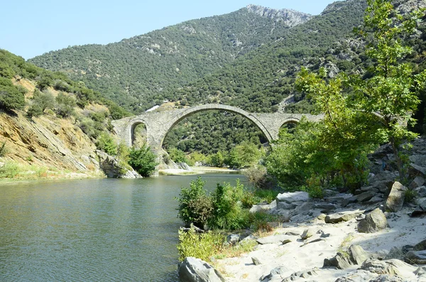 Grecja, starożytny most — Zdjęcie stockowe