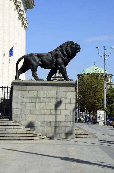 Bulgaristan, Sofya, aslan heykeli — Stok fotoğraf