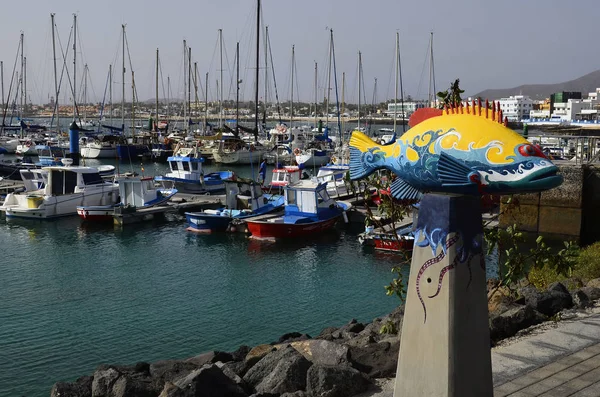 Spanje, Canarische eilanden, Fuerteventura, haven en illustraties — Stockfoto