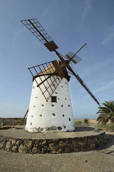 西班牙加那利岛风车 — 图库照片