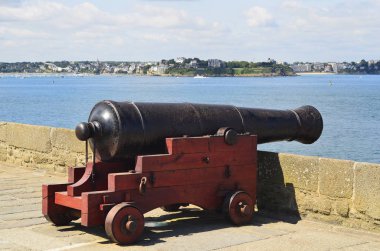Fransa, Brittany, St. Malo, ortaçağ savaş topu