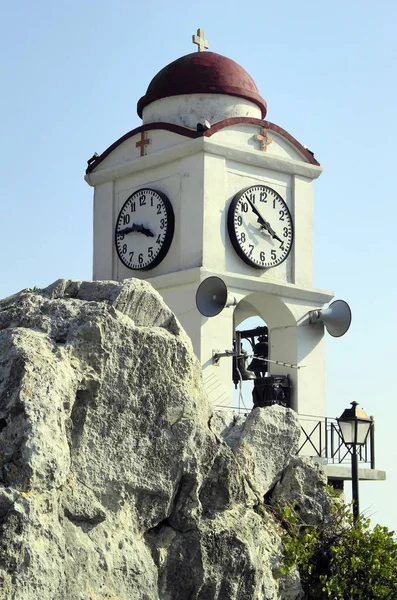 Греция, остров Скиатос, башня с часами — стоковое фото