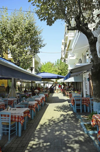 Grecia, Eastmacedonia, gente y café al aire libre en Alexandroupolis —  Fotos de Stock