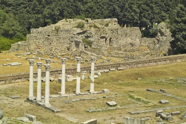 因为岛上的希腊，多德卡尼斯，古代 asclepieon — 图库照片