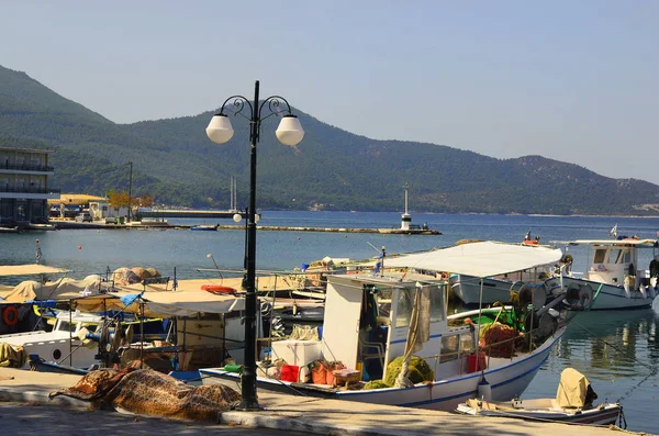 Greece, Thassos, boats and harbor — Stock Photo, Image
