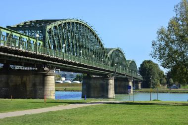 Avusturya, Linz, Tuna Nehri Köprüsü