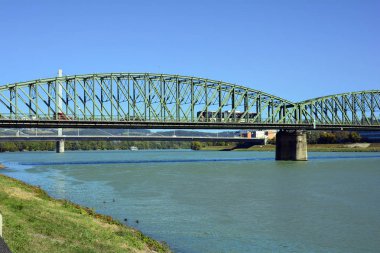 Avusturya, Linz, Tuna Nehri Köprüsü