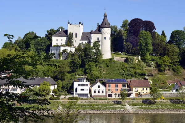 Austria, Castle Ottensheim on Danube river — Stock Photo, Image