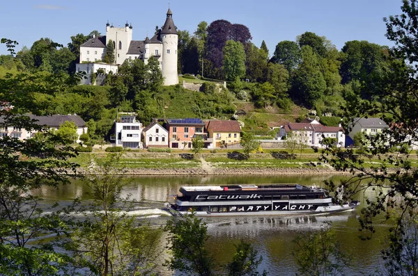 Österrike, slottet Ottensheim på Donau — Stockfoto