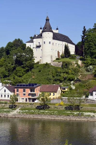 Oostenrijk, kasteel Ottensheim op Donau — Stockfoto