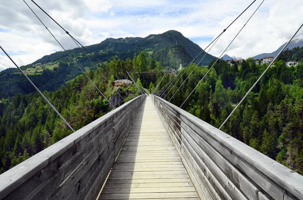 Áustria, Tirol, ponte suspensa — Fotografia de Stock