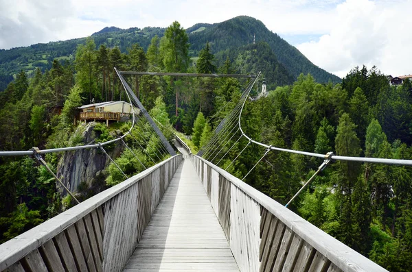 Oostenrijk, Tirol, hangbrug — Stockfoto