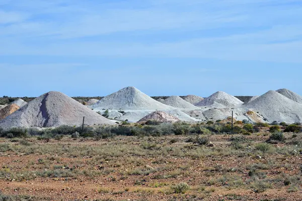 Avustralya, Coober Pedy, opal incelemesi — Stok fotoğraf