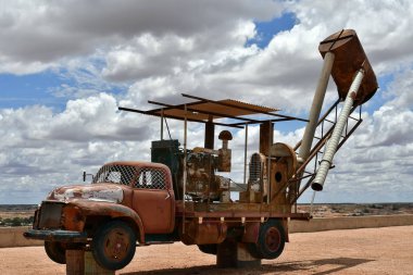 Avustralya, Coober Pedy, madencilik ekipmanları,