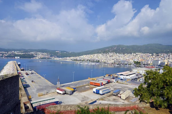 ギリシャ,カバラ,港のある都市景観 — ストック写真