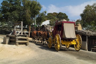 Ballarat, Vic, Avustralya - 23 Ocak 2008: Sovereign Hill 'de kimliği belirsiz insanlar yeniden inşa edilmiş bir servet avcısı köyü ve Victoria' da tercih edilen turistik eğlence merkezi