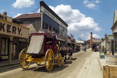Ballarat, Vic, Avustralya - 23 Ocak 2008: Sovereign Hill 'de kimliği belirsiz insanlar yeniden inşa edilmiş bir servet avcısı köyü ve Victoria' da tercih edilen turistik eğlence merkezi