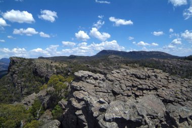Avustralya, Victoria 'daki Grampians Ulusal Parkı' nda kayalık arazi