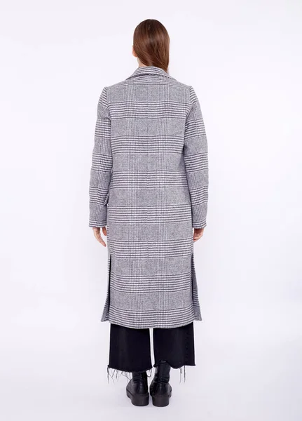 Modelo de moda bonita em casaco cinza isolado no fundo branco — Fotografia de Stock