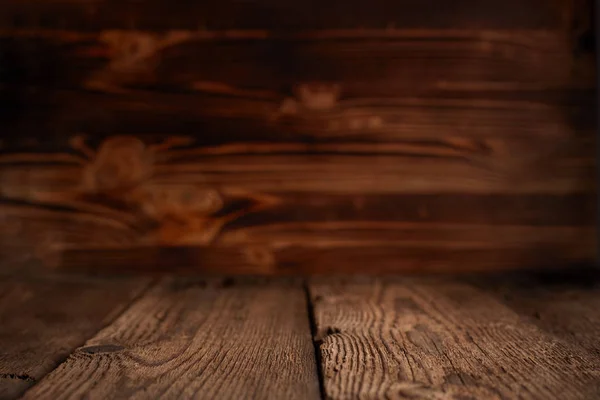 Lege bovenste houten planken en stenen muur achtergrond. Voor een product weergeven — Stockfoto