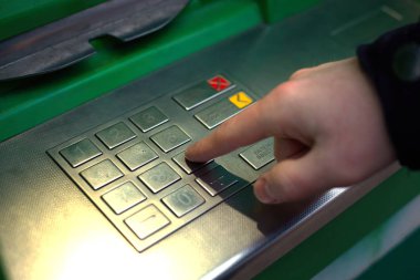 PIN, Atm makinesi nakit para çekilmesi için yazmaya elleri