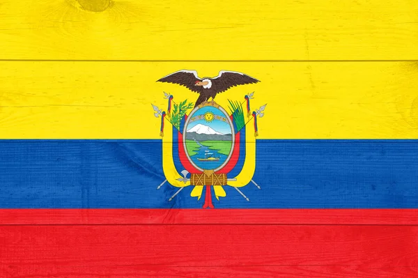 Bandera de Ecuador sobre tabla de madera —  Fotos de Stock