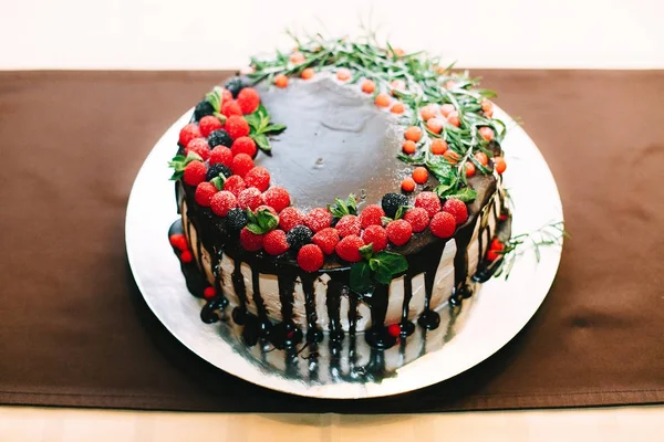 en güzel ve lezzetli pasta düğün beyaz tabakta için 