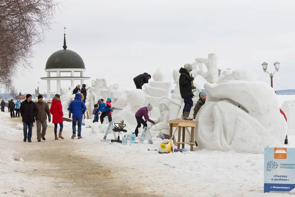 Kar inşaat Uluslararası Kış Festivali "Hyperborea Heykel Sergisi" — Stok fotoğraf
