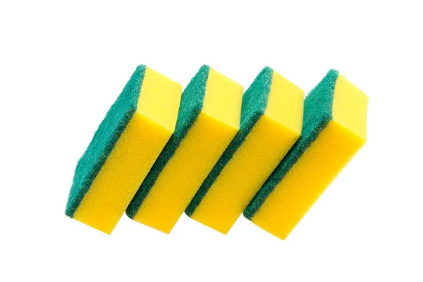 Quatro esponjas amarelas para lavar pratos em fundo branco — Fotografia de Stock