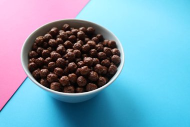 Kahvaltı. Süt kaplı çikolata topları