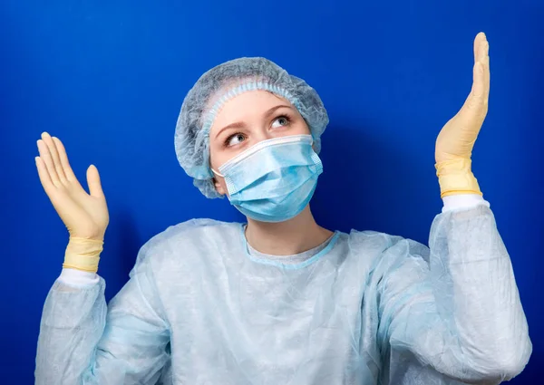 Ένας Νεαρός Γιατρός Ιατρική Στολή Κάνει Μια Απαγορευμένη Χειρονομία Χέρια — Φωτογραφία Αρχείου