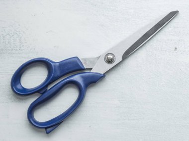 Beyaz Arkaplan Boyalı Kırsal Tahtada Bir Makas