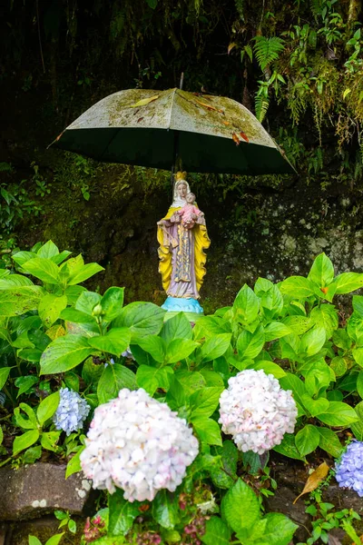 Jardin Antioquia Kolumbia Marraskuu 2019 Neitsyen Patsas Jossa Sateenvarjo Kukkien — kuvapankkivalokuva