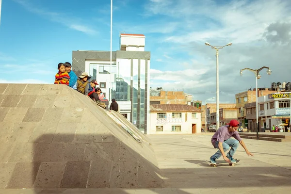 Desaguadero Puno Peru Abril 2016 Salto Latino Seu Skate Ollie — Fotografia de Stock