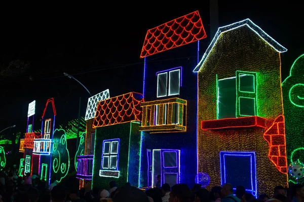 Medellin 'de Aydınlanmış Köy Park Norte' de Tatil Işığı Fuarı (North Park)