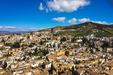 Granada, Endülüs / İspanya 'daki güzel Alhambra Mağribi Dağlık Kraliyet Kalesi Kompleksi