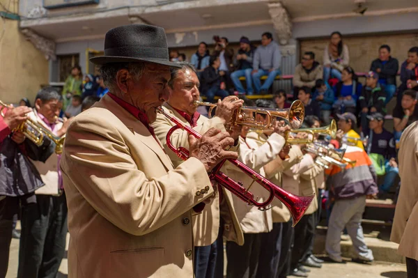 Oruro Oruro Bolivia Febrero 2018 Músicos Indígenas Tocando Trompetas Famoso — Foto de Stock