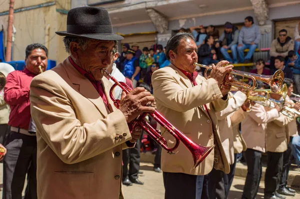 2018 Oruro Oruro Bolivia February 2018 Indigenous Musicians Playing Trumpets — 스톡 사진