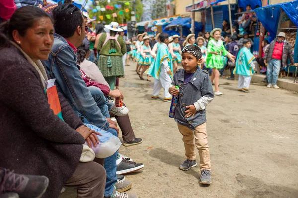 Oruro Oruro Bolivia February 2018 Children Playing Foam Soaking Other — 图库照片